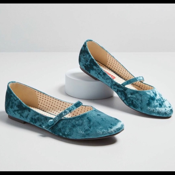 Modcloth Shoes - Modcloth/BAIT Unforgettably Velvet Mary Jane Flats